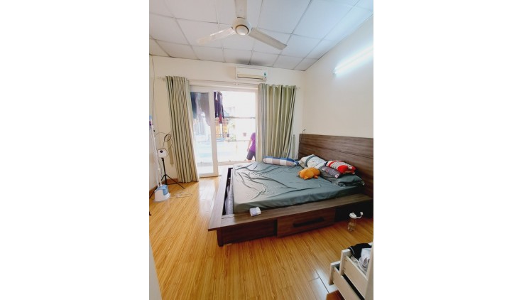 Hiếm Lạc Long Quân - Ngay Quận 11 - 4 tầng BTCT - 40m2 Sát MT
